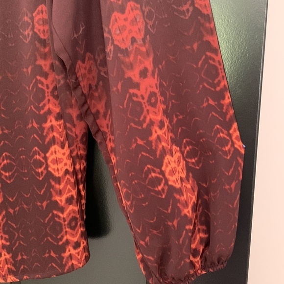 Lane Bryant Burgundy Cold Shoulder,Bell Sleeve Blouse w/Ombré. Size 22/24 - Picture 3 of 11